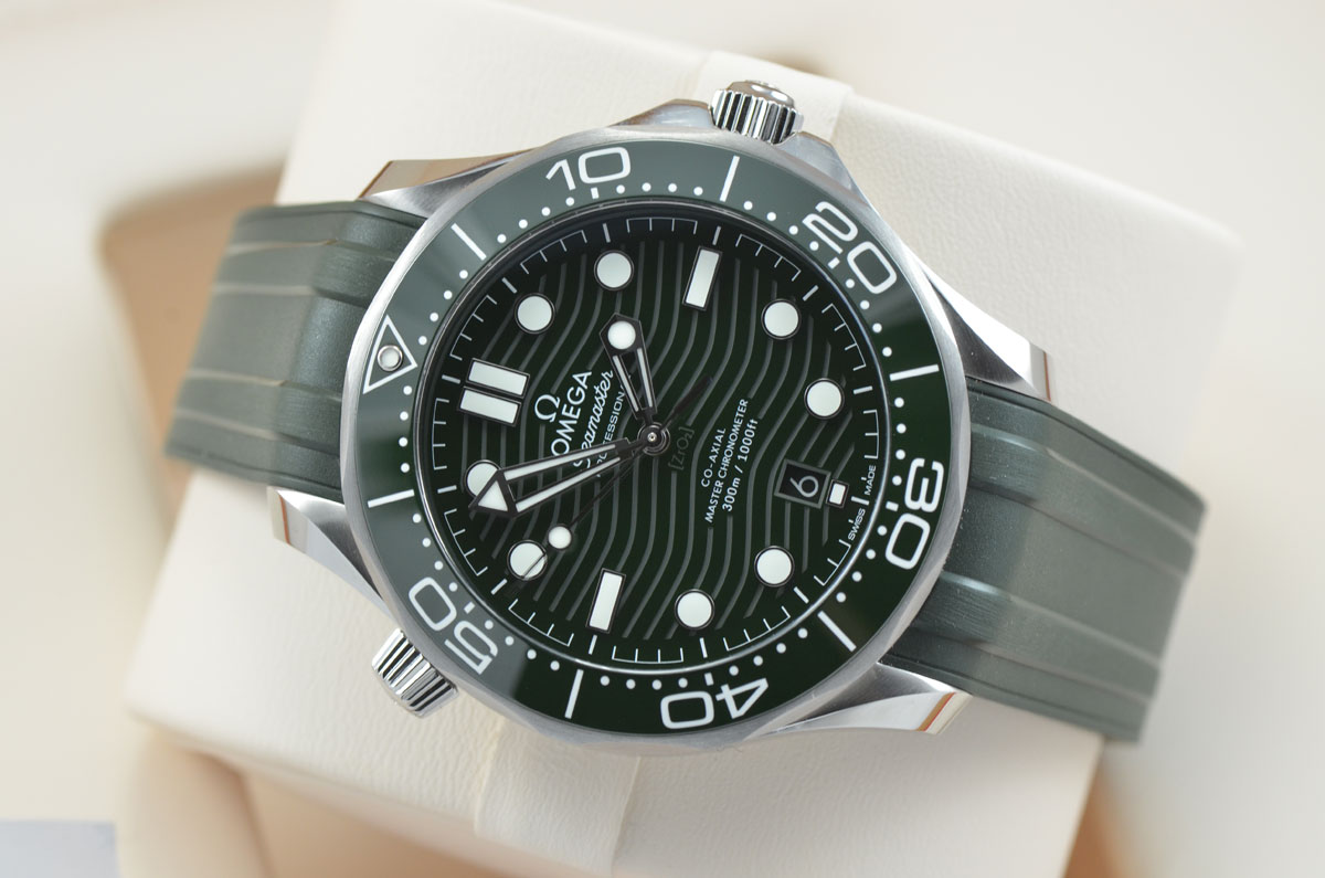 2022 Mens Omega Seamaster Diver 300M Green Dial Ceramic Co Axial 42MM